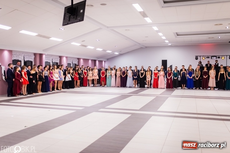 Zdjęcie w galerii na portalu naszraciborz.pl: Bal maturalny II LO im. Adama Mickiewicza w Zakrzowie FOTO i WIDEO wiadomości z regionu