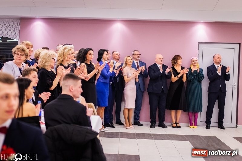 Zdjęcie w galerii na portalu naszraciborz.pl: Bal maturalny II LO im. Adama Mickiewicza w Zakrzowie FOTO i WIDEO wiadomości z regionu