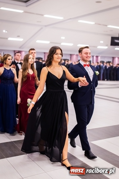 Zdjęcie w galerii na portalu naszraciborz.pl: Bal maturalny II LO im. Adama Mickiewicza w Zakrzowie FOTO i WIDEO wiadomości z regionu