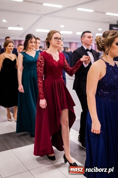 Zdjęcie w galerii na portalu naszraciborz.pl: Bal maturalny II LO im. Adama Mickiewicza w Zakrzowie FOTO i WIDEO wiadomości z regionu