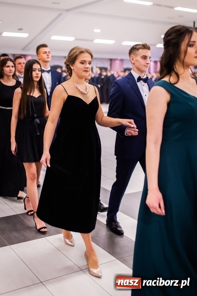 Zdjęcie w galerii na portalu naszraciborz.pl: Bal maturalny II LO im. Adama Mickiewicza w Zakrzowie FOTO i WIDEO wiadomości z regionu