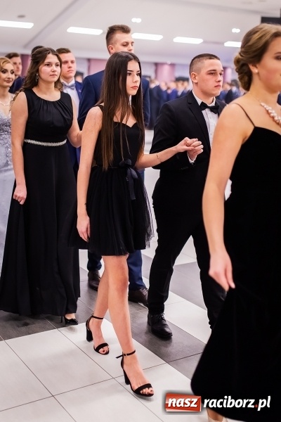 Zdjęcie w galerii na portalu naszraciborz.pl: Bal maturalny II LO im. Adama Mickiewicza w Zakrzowie FOTO i WIDEO wiadomości z regionu