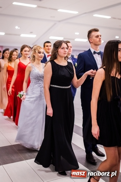 Zdjęcie w galerii na portalu naszraciborz.pl: Bal maturalny II LO im. Adama Mickiewicza w Zakrzowie FOTO i WIDEO wiadomości z regionu