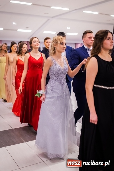 Zdjęcie w galerii na portalu naszraciborz.pl: Bal maturalny II LO im. Adama Mickiewicza w Zakrzowie FOTO i WIDEO wiadomości z regionu