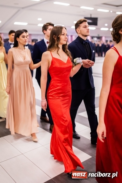 Zdjęcie w galerii na portalu naszraciborz.pl: Bal maturalny II LO im. Adama Mickiewicza w Zakrzowie FOTO i WIDEO wiadomości z regionu