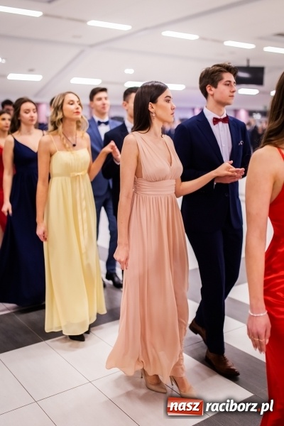 Zdjęcie w galerii na portalu naszraciborz.pl: Bal maturalny II LO im. Adama Mickiewicza w Zakrzowie FOTO i WIDEO wiadomości z regionu