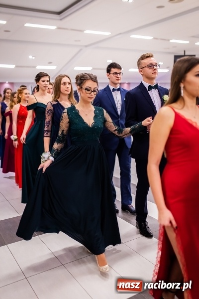 Zdjęcie w galerii na portalu naszraciborz.pl: Bal maturalny II LO im. Adama Mickiewicza w Zakrzowie FOTO i WIDEO wiadomości z regionu
