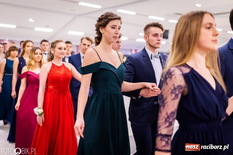Zdjęcie w galerii na portalu naszraciborz.pl: Bal maturalny II LO im. Adama Mickiewicza w Zakrzowie FOTO i WIDEO wiadomości z regionu