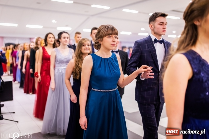 Zdjęcie w galerii na portalu naszraciborz.pl: Bal maturalny II LO im. Adama Mickiewicza w Zakrzowie FOTO i WIDEO wiadomości z regionu