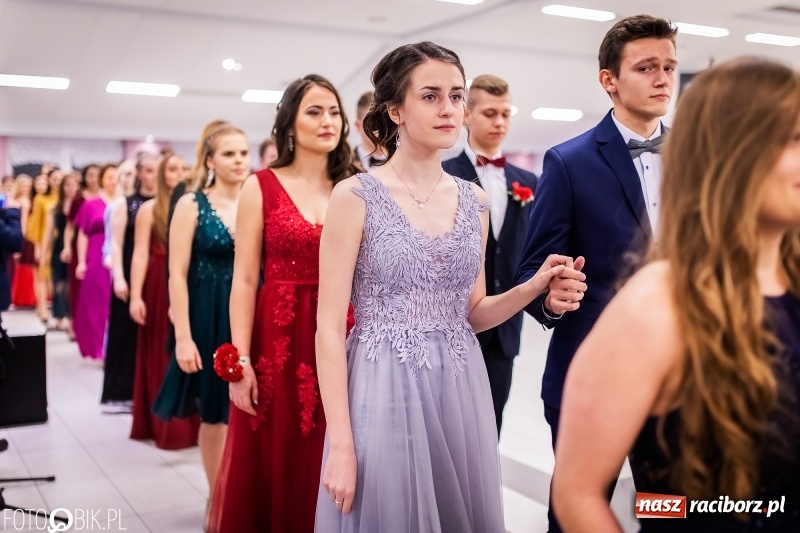 Zdjęcie w galerii na portalu naszraciborz.pl: Bal maturalny II LO im. Adama Mickiewicza w Zakrzowie FOTO i WIDEO wiadomości z regionu