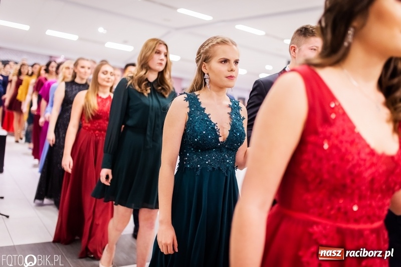 Zdjęcie w galerii na portalu naszraciborz.pl: Bal maturalny II LO im. Adama Mickiewicza w Zakrzowie FOTO i WIDEO wiadomości z regionu