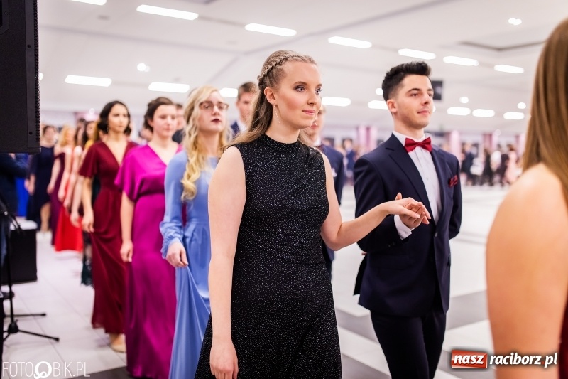 Zdjęcie w galerii na portalu naszraciborz.pl: Bal maturalny II LO im. Adama Mickiewicza w Zakrzowie FOTO i WIDEO wiadomości z regionu
