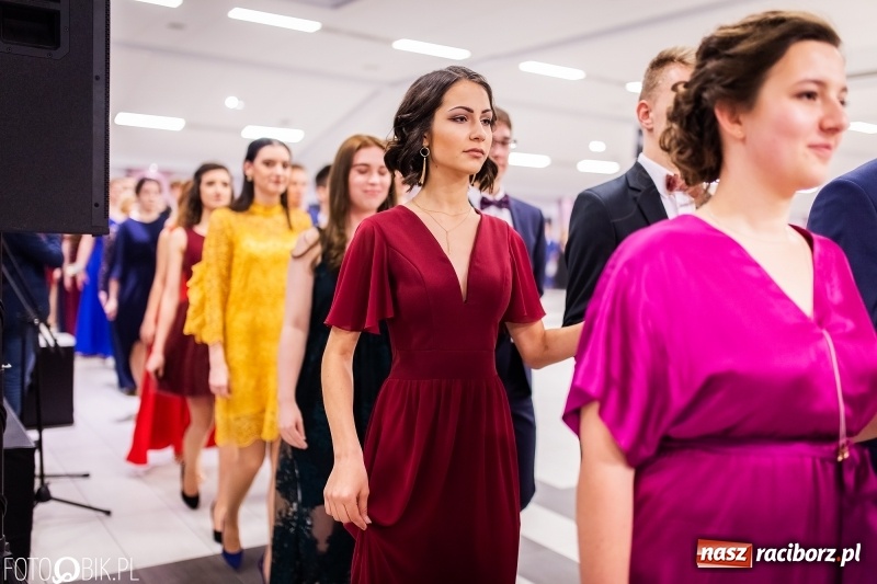 Zdjęcie w galerii na portalu naszraciborz.pl: Bal maturalny II LO im. Adama Mickiewicza w Zakrzowie FOTO i WIDEO wiadomości z regionu