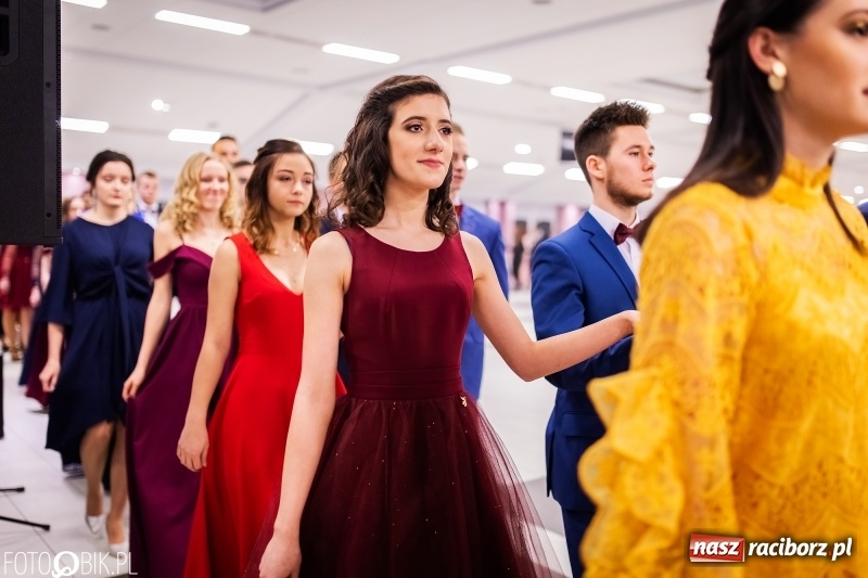 Zdjęcie w galerii na portalu naszraciborz.pl: Bal maturalny II LO im. Adama Mickiewicza w Zakrzowie FOTO i WIDEO wiadomości z regionu