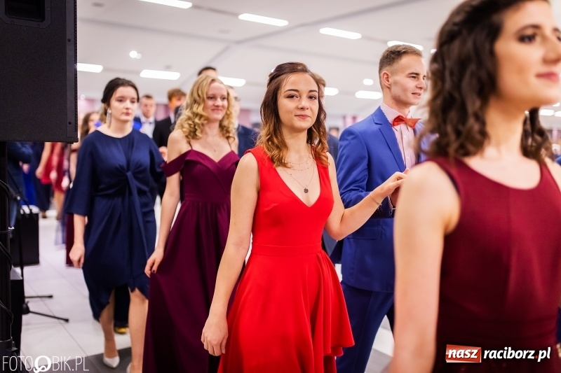 Zdjęcie w galerii na portalu naszraciborz.pl: Bal maturalny II LO im. Adama Mickiewicza w Zakrzowie FOTO i WIDEO wiadomości z regionu