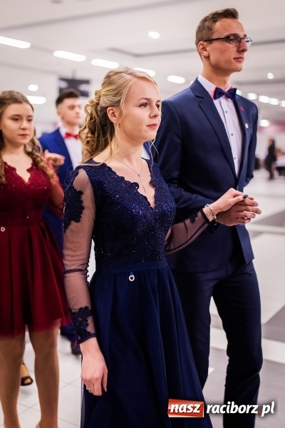 Zdjęcie w galerii na portalu naszraciborz.pl: Bal maturalny II LO im. Adama Mickiewicza w Zakrzowie FOTO i WIDEO wiadomości z regionu