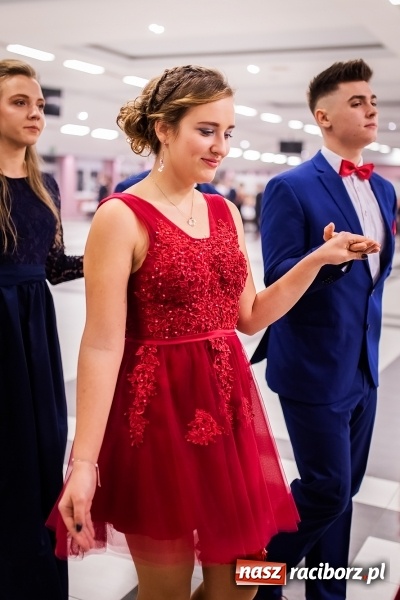 Zdjęcie w galerii na portalu naszraciborz.pl: Bal maturalny II LO im. Adama Mickiewicza w Zakrzowie FOTO i WIDEO wiadomości z regionu