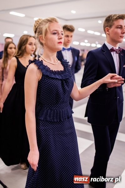 Zdjęcie w galerii na portalu naszraciborz.pl: Bal maturalny II LO im. Adama Mickiewicza w Zakrzowie FOTO i WIDEO wiadomości z regionu