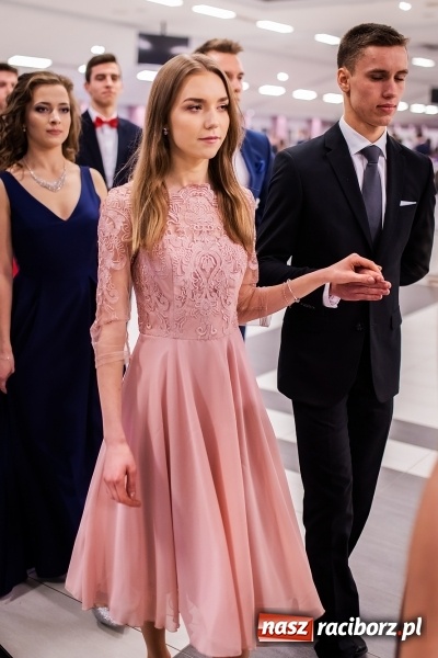 Zdjęcie w galerii na portalu naszraciborz.pl: Bal maturalny II LO im. Adama Mickiewicza w Zakrzowie FOTO i WIDEO wiadomości z regionu
