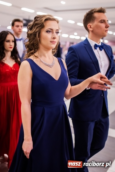 Zdjęcie w galerii na portalu naszraciborz.pl: Bal maturalny II LO im. Adama Mickiewicza w Zakrzowie FOTO i WIDEO wiadomości z regionu