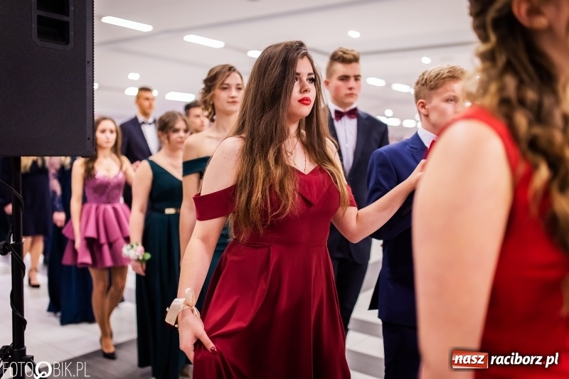 Zdjęcie w galerii na portalu naszraciborz.pl: Bal maturalny II LO im. Adama Mickiewicza w Zakrzowie FOTO i WIDEO wiadomości z regionu