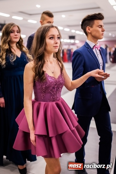 Zdjęcie w galerii na portalu naszraciborz.pl: Bal maturalny II LO im. Adama Mickiewicza w Zakrzowie FOTO i WIDEO wiadomości z regionu