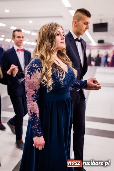 Zdjęcie w galerii na portalu naszraciborz.pl: Bal maturalny II LO im. Adama Mickiewicza w Zakrzowie FOTO i WIDEO wiadomości z regionu
