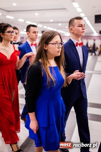 Zdjęcie w galerii na portalu naszraciborz.pl: Bal maturalny II LO im. Adama Mickiewicza w Zakrzowie FOTO i WIDEO wiadomości z regionu