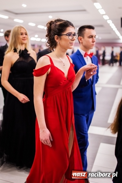 Zdjęcie w galerii na portalu naszraciborz.pl: Bal maturalny II LO im. Adama Mickiewicza w Zakrzowie FOTO i WIDEO wiadomości z regionu