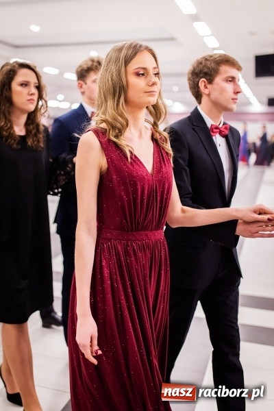 Zdjęcie w galerii na portalu naszraciborz.pl: Bal maturalny II LO im. Adama Mickiewicza w Zakrzowie FOTO i WIDEO wiadomości z regionu