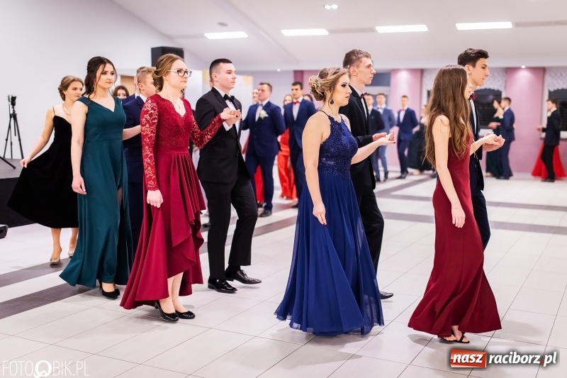 Zdjęcie w galerii na portalu naszraciborz.pl: Bal maturalny II LO im. Adama Mickiewicza w Zakrzowie FOTO i WIDEO wiadomości z regionu