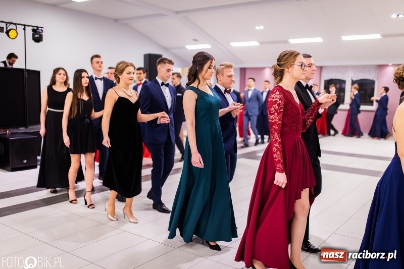 Zdjęcie w galerii na portalu naszraciborz.pl: Bal maturalny II LO im. Adama Mickiewicza w Zakrzowie FOTO i WIDEO wiadomości z regionu