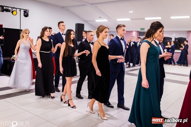 Zdjęcie w galerii na portalu naszraciborz.pl: Bal maturalny II LO im. Adama Mickiewicza w Zakrzowie FOTO i WIDEO wiadomości z regionu