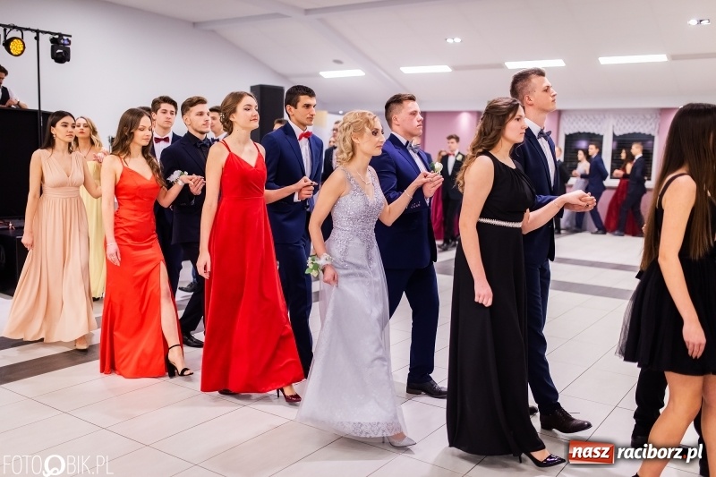 Zdjęcie w galerii na portalu naszraciborz.pl: Bal maturalny II LO im. Adama Mickiewicza w Zakrzowie FOTO i WIDEO wiadomości z regionu