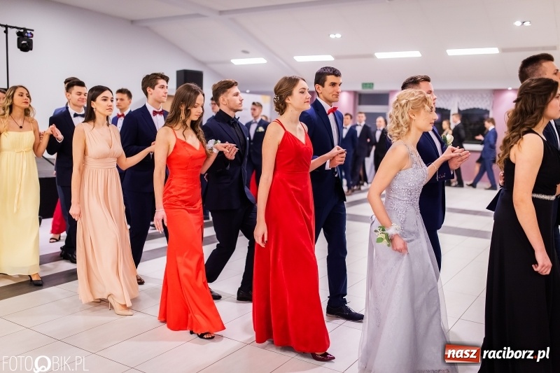 Zdjęcie w galerii na portalu naszraciborz.pl: Bal maturalny II LO im. Adama Mickiewicza w Zakrzowie FOTO i WIDEO wiadomości z regionu