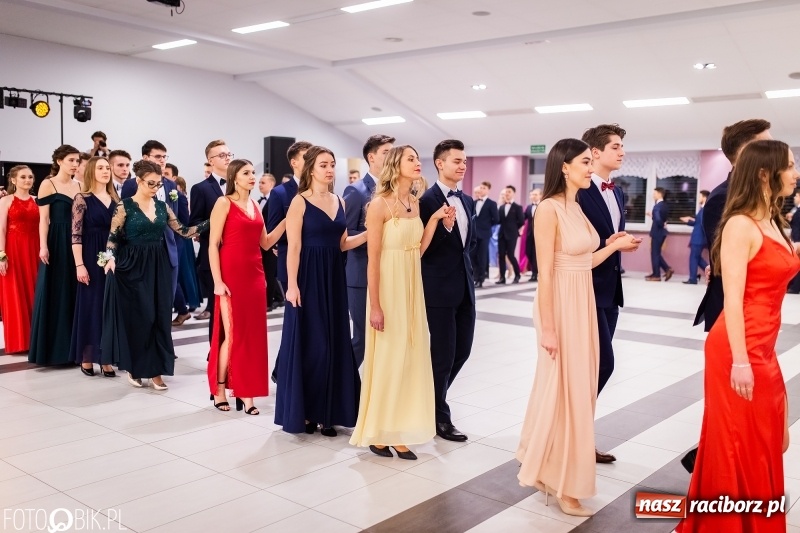 Zdjęcie w galerii na portalu naszraciborz.pl: Bal maturalny II LO im. Adama Mickiewicza w Zakrzowie FOTO i WIDEO wiadomości z regionu