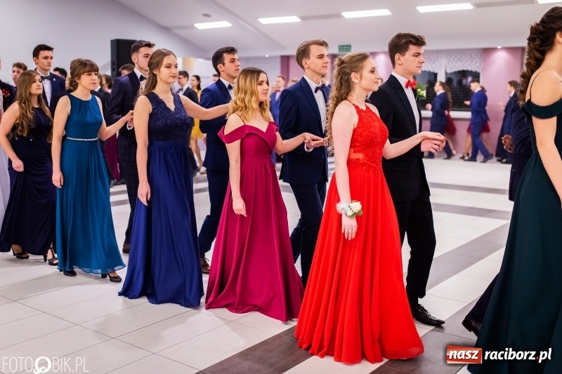 Zdjęcie w galerii na portalu naszraciborz.pl: Bal maturalny II LO im. Adama Mickiewicza w Zakrzowie FOTO i WIDEO wiadomości z regionu