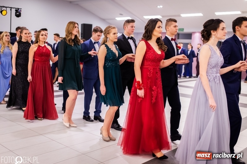 Zdjęcie w galerii na portalu naszraciborz.pl: Bal maturalny II LO im. Adama Mickiewicza w Zakrzowie FOTO i WIDEO wiadomości z regionu