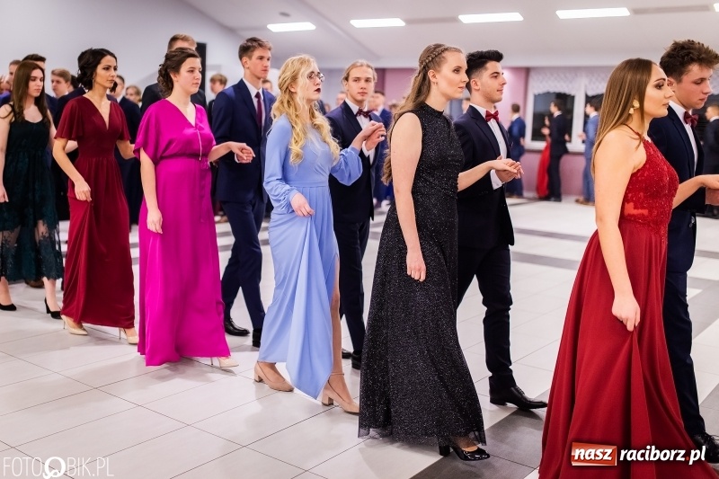 Zdjęcie w galerii na portalu naszraciborz.pl: Bal maturalny II LO im. Adama Mickiewicza w Zakrzowie FOTO i WIDEO wiadomości z regionu