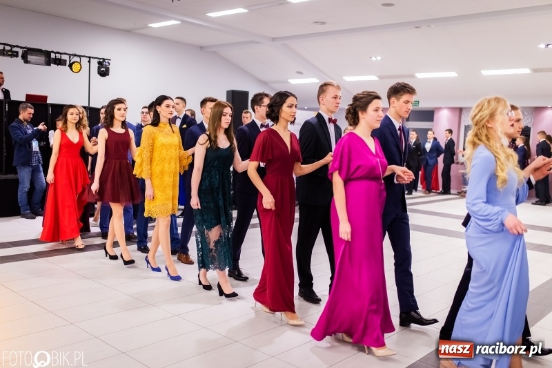 Zdjęcie w galerii na portalu naszraciborz.pl: Bal maturalny II LO im. Adama Mickiewicza w Zakrzowie FOTO i WIDEO wiadomości z regionu