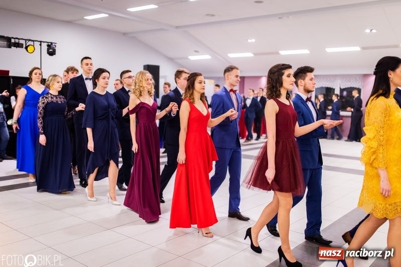 Zdjęcie w galerii na portalu naszraciborz.pl: Bal maturalny II LO im. Adama Mickiewicza w Zakrzowie FOTO i WIDEO wiadomości z regionu