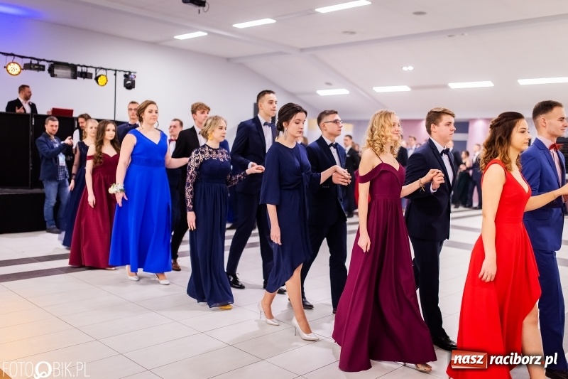 Zdjęcie w galerii na portalu naszraciborz.pl: Bal maturalny II LO im. Adama Mickiewicza w Zakrzowie FOTO i WIDEO wiadomości z regionu