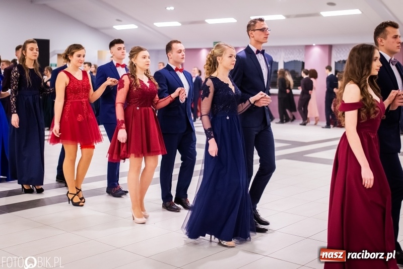 Zdjęcie w galerii na portalu naszraciborz.pl: Bal maturalny II LO im. Adama Mickiewicza w Zakrzowie FOTO i WIDEO wiadomości z regionu