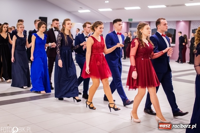 Zdjęcie w galerii na portalu naszraciborz.pl: Bal maturalny II LO im. Adama Mickiewicza w Zakrzowie FOTO i WIDEO wiadomości z regionu