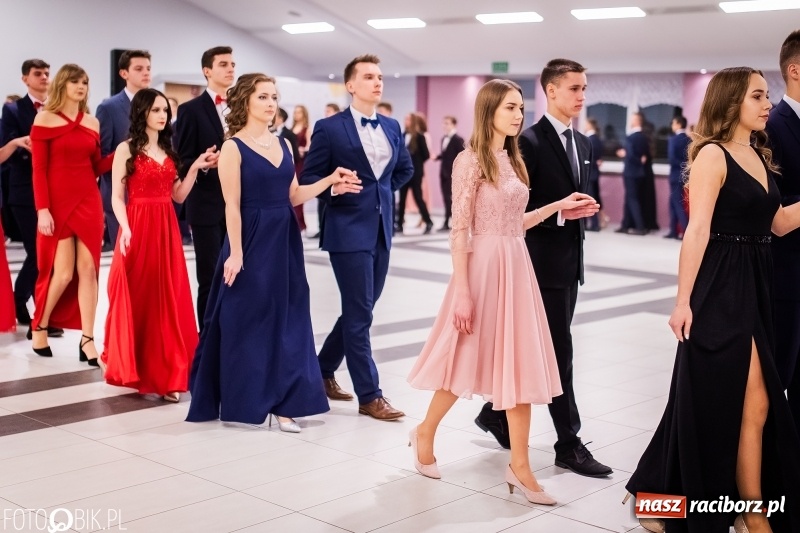 Zdjęcie w galerii na portalu naszraciborz.pl: Bal maturalny II LO im. Adama Mickiewicza w Zakrzowie FOTO i WIDEO wiadomości z regionu