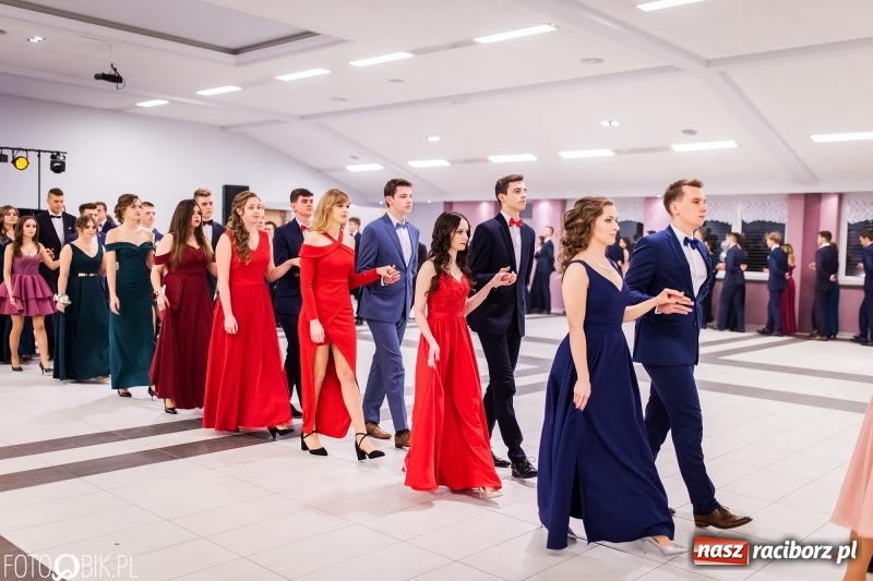 Zdjęcie w galerii na portalu naszraciborz.pl: Bal maturalny II LO im. Adama Mickiewicza w Zakrzowie FOTO i WIDEO wiadomości z regionu