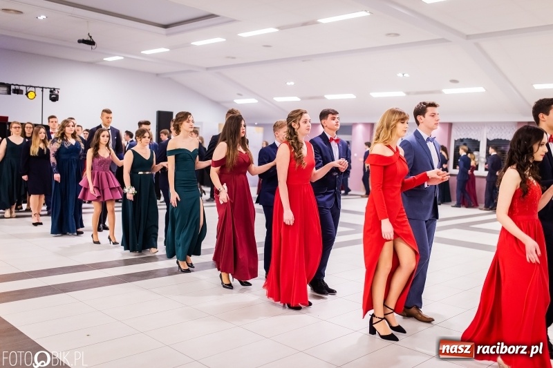 Zdjęcie w galerii na portalu naszraciborz.pl: Bal maturalny II LO im. Adama Mickiewicza w Zakrzowie FOTO i WIDEO wiadomości z regionu