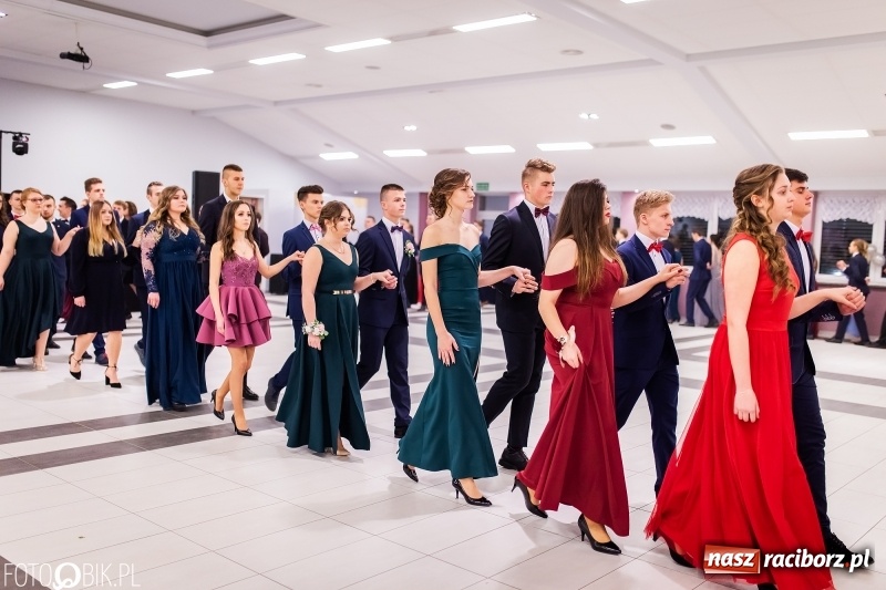 Zdjęcie w galerii na portalu naszraciborz.pl: Bal maturalny II LO im. Adama Mickiewicza w Zakrzowie FOTO i WIDEO wiadomości z regionu