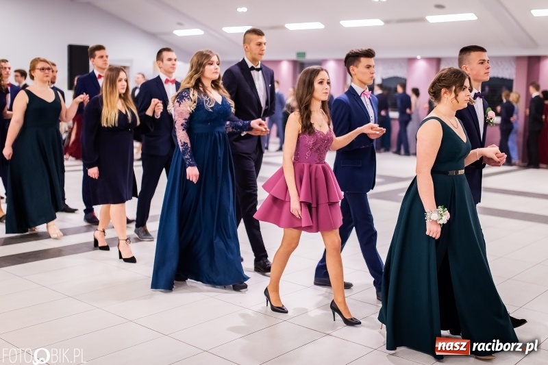 Zdjęcie w galerii na portalu naszraciborz.pl: Bal maturalny II LO im. Adama Mickiewicza w Zakrzowie FOTO i WIDEO wiadomości z regionu