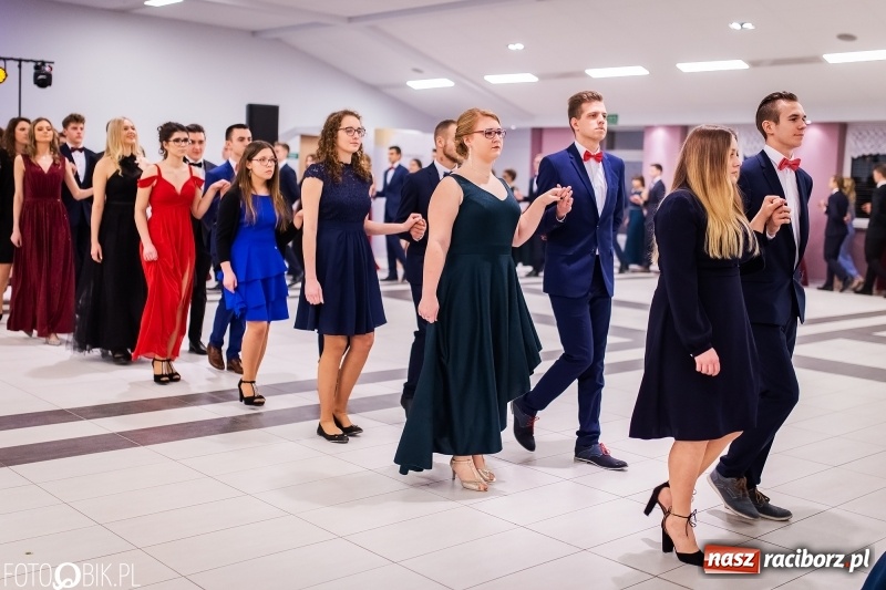 Zdjęcie w galerii na portalu naszraciborz.pl: Bal maturalny II LO im. Adama Mickiewicza w Zakrzowie FOTO i WIDEO wiadomości z regionu